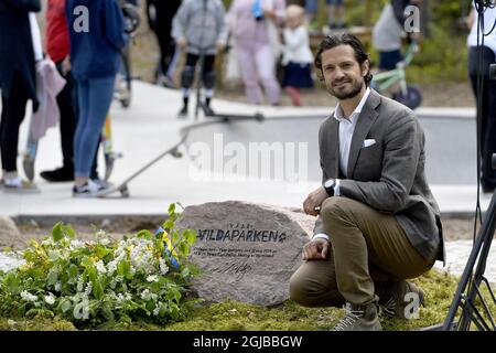 VASE 2018-05-17 Prinz Carl Philip wird während der Einweihung des Spielplatzes „Vilda Parken“ in Vase, Varmland, gesehen. Der Prinz, der Herzog von Varmland, besucht seinen Kreis einen Tag Foto: Anders Wiklund / TT / kod 10040 Stockfoto