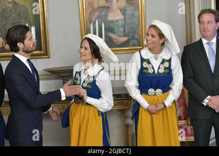 STOCKHOLM 20180606 von links Prinz Carl Philip, Prinzessin Sofia, Prinzessin Madeleine und Christopher O'Neill während des Empfangs zum Nationalfeiertag im Königspalast von Stockholm. Foto: Jonas Ekstromer / TT / kod 10030 Stockfoto