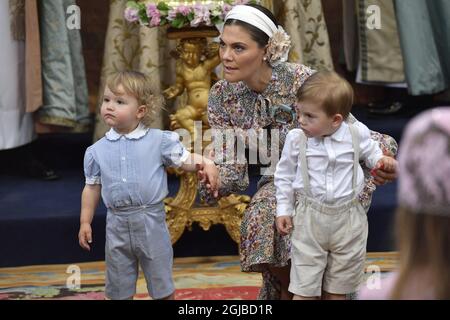 STOCKHOLM 20180608 Prinz Alexander, Kronprinzessin Victoria und Prinz Oscar in der Schlosskirche Drottningholm, Schweden am Freitag während der Taufe von Prinzessin Madeleine und Chris O’Neill’s Tochter Prinzessin Adrienne Foto: Janerik Henriksson / TT kod 10030 Stockfoto