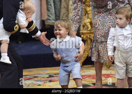 STOCKHOLM 20180608 Prinz Gabriel, Prinz Alexander, Kronprinzessin Victoria und Prinz Oscar in der Schlosskirche Drottningholm, Schweden, am Freitag während der Taufe von Prinzessin Madeleine und Chris O’Neill’s Tochter Prinzessin Adrienne Foto: Janerik Henriksson / TT kod 10030 Stockfoto