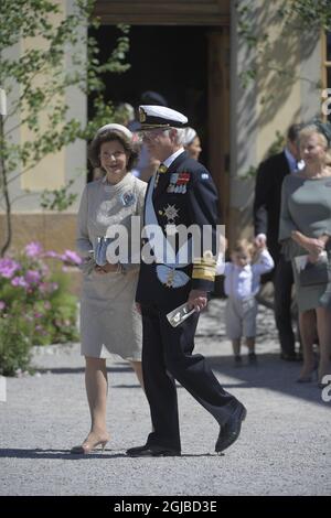 STOCKHOLM 20180608 Königin Silvia und König Carl Gustaf nach der Taufe von Prinzessin Madeleine und Chris O’Neills Tochter Prinzessin Adrienne Foto: Jonas Ekstromer / TT kod 10030 Stockfoto