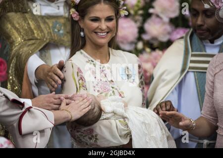 STOCKHOLM 2018-06-08 Prinzessin Madeleine mit Prinzessin Adrienne während der Taufe von Prinzessin Madeleine und Chris O’Neill's Tochter Prinzessin Adrienne Foto: Pontus Lundahl / TT / kod 10050 Stockfoto