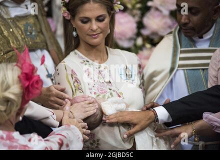 STOCKHOLM 2018-06-08 Prinzessin Madeleine mit Prinzessin Adrienne während der Taufe von Prinzessin Madeleine und Chris O’Neill's Tochter Prinzessin Adrienne Foto: Pontus Lundahl / TT / kod 10050 Stockfoto