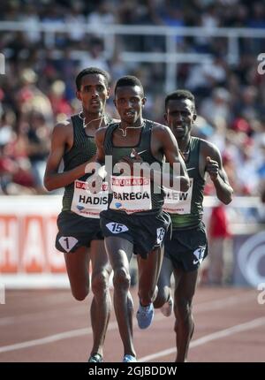 Selemon Barega (C), Äthiopien, tritt am 10. Juni 2018 im Stockholmer Olympiastadion in Stockholm, Schweden, um den Sieg vor Birhanu Balew (R), Bahrain und Adabi Hadis (L), Äthiopien, beim 5000-Meter-Rennen der Männer beim IAAF Diamond League 2018-Treffen an. Foto: Soren Andersson / TT / code1037 Stockfoto