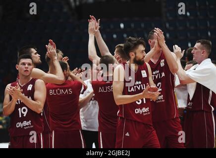 Lettische Spieler feiern den Gewinn des Qualifikationsspiels der FIBA Basketball-Weltmeisterschaft 2019 der Gruppe B zwischen Schweden und Lettland am 28. Juni 2018 in Hovet in Stockholm, Schweden. Foto: Fredrik Sandberg / TT / Code 10080 Stockfoto