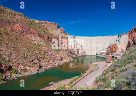 USA, Arizona. Blick auf den Theodore Roosevelt Dam am Salt River. Stockfoto