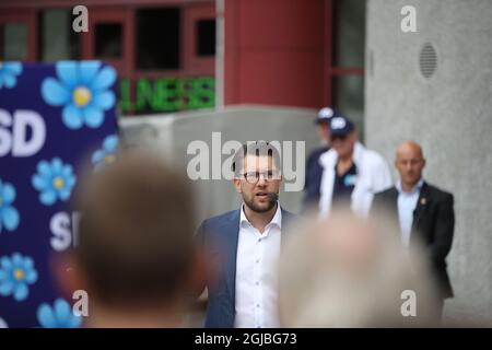 GÖTEBORG 2018-08-28 Jimmie Akesson, Vorsitzender der Schwedischen Demokraten, spricht während eines offenen Treffens am 28. August 2018 in Göteborg, Schweden. Demonstranten triadieren, um seine Rede zu unterbrechen. Schweden nimmt an den Parlamentswahlen am 9. September 2018 Teil. Foto: Adam Ihse / TT kod 9200 Stockfoto