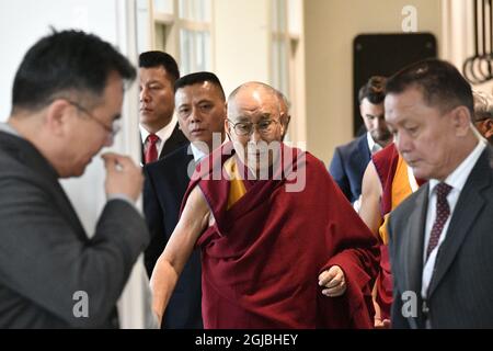 MALMÖ 2018-09-12 seine Heiligkeit der 14. Dalai Lama wird im September während einer Pressekonferenz in Malmö, Schweden, gesehen. 9, 2018. Dalai Lama ist in Schweden, um den Vortrag „die Kunst des Glücks und des Friedens“ zu halten. Foto: Johan Nilsson / TT / Kod 50090 Stockfoto