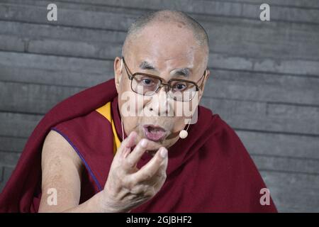 MALMÖ 2018-09-12 seine Heiligkeit der 14. Dalai Lama wird im September während einer Pressekonferenz in Malmö, Schweden, gesehen. 9, 2018. Dalai Lama ist in Schweden, um den Vortrag „die Kunst des Glücks und des Friedens“ zu halten. Foto: Johan Nilsson / TT / Kod 50090 Stockfoto