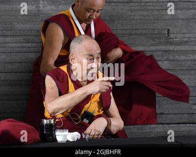 MALMÖ 2018-09-12 seine Heiligkeit der 14. Dalai Lama wird im September während einer Pressekonferenz in Malmö, Schweden, gesehen. 9, 2018. Dalai Lama ist in Schweden, um den Vortrag „die Kunst des Glücks und des Friedens“ zu halten. Foto: Johan Nilsson / TT / Kod 50090 Stockfoto