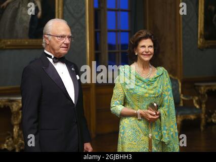 STOCKHOLM 20180914 König Carl Gustaf und Königin Silvia begrüßen die Gäste zu ihrem Schwedenessen im Königlichen Palast in Stockholm am 14. September 2018. Foto: Soren Andersson / TT / kod 1037 Stockfoto