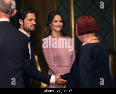 STOCKHOLM 20180914 Prinz Carl Philip und Prinzessin Sofia begrüßen die Gäste zum Schwedenessen im Königlichen Palast in Stockholm am 14. September 2018. Foto: Soren Andersson / TT / kod 1037 Stockfoto