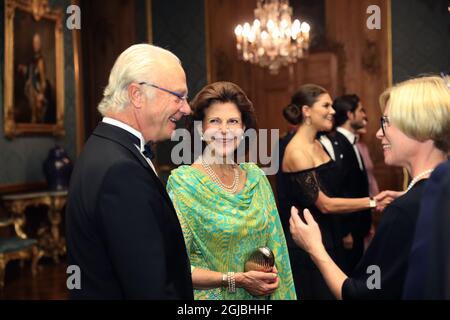 STOCKHOLM 20180914 König Carl Gustaf und Königin Silvia begrüßen die Gäste zum Schwedenessen im Königlichen Palast in Stockholm am 14. September 2018. Foto: Soren Andersson / TT / kod 1037 Stockfoto