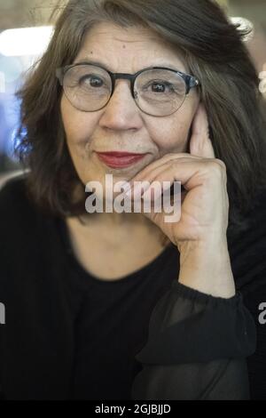 File-Foto der in Iran geborenen schwedischen Autorin Jila Mossaed, fotografiert in Stockholm, Schweden, am 23. März 2018. Mossaed wurde am 05. Oktober 2018 als neues Mitglied der Schwedischen Akademie gewählt. Foto: Bjorn Larsson Rosvall / TT / Code 9200 Stockfoto