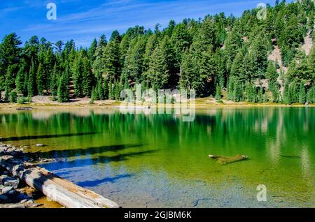 USA, Kalifornien. Lassen Volcanic National Park, Emerald Lake Stockfoto