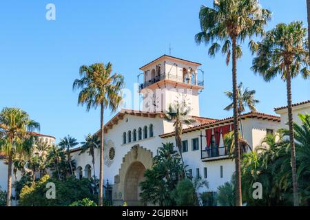 USA, Kalifornien, Santa Barbara. Außenansicht des historischen Santa Barbara County Courthouse. Stockfoto