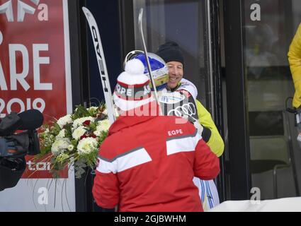 Ingemar Stenmark, die ehemalige schwedische Weltcup-Alpin-Skirennfahrerin, umarmt Lindsey Vonn, USA, nach ihrem letzten Rennen bei der Damen-Abfahrt bei den FIS Alpinen Ski-Weltmeisterschaften in are, Schweden, 10. Februar 2019 Photo anders Wiklund / TT Code 10040 Stockfoto