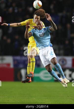 Carlos Strandberg von Malmo und David Luiz von Chelsea während des Fußballspiels der UEFA Europa League zwischen Malmo FF und Chelsea im Stadion in Malmö, Schweden, 14. Februar 2019. Foto: Andreas Hillergren / TT / kod 10600 Stockfoto