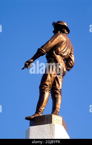 Statue von James Marshall, die auf Sutter's Mill zeigt, Marshall Gold Discovery State Historic Park, Coloma, Kalifornien, USA. Stockfoto
