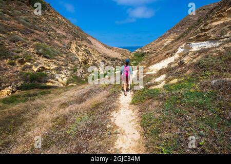 Wanderer im Lobo Canyon, Santa Rosa Island, Channel Islands National Park, Kalifornien, USA. Stockfoto