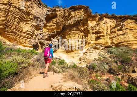 Wanderer im Lobo Canyon, Santa Rosa Island, Channel Islands National Park, Kalifornien, USA. Stockfoto