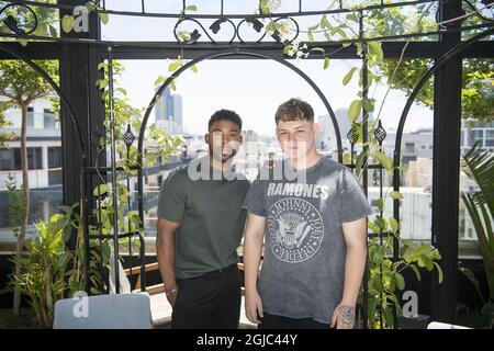 John Lundvik aus Schweden und Michael Ris aus England nehmen am Eurovision Song Contest 2019 in Tel Aviv, Israel, und am 14. Mai 2019 Teil. John Lundvik ist der Komponist von Michael Ris Song 'Bigger than US'. Foto Henrik Montgomery / TT kod 10060 Stockfoto