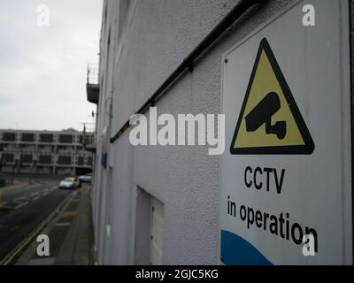 CCTV in Betrieb Warnschild in Wohngebiet. Stockfoto