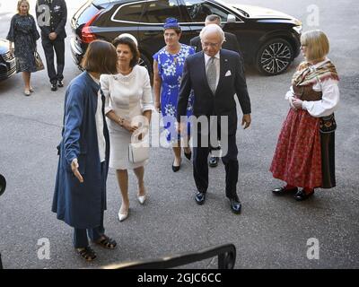 BORLANGE 20190606 Schwedens König Carl XVI Gustaf und Königin Silvia besuchen gemeinsam mit dem Gouverneur von Dalarna Ylva Thorn und ihrem Mann Lasse eine Alice Lund Textiles in Borlange. Das schwedische Königspaar besucht die Provinz Dalarna während des schwedischen Nationaltages. Foto: Ulf Palm / TT / Code 9110 Stockfoto