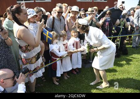 LUDVIKA 20190606 Schwedens König Carl XVI Gustaf und Königin Silvia nehmen an den Feierlichkeiten zum Nationalfeiertag im Gammelgarden in Ludvika, Dalarna, Teil. Das schwedische Königspaar besucht die Provinz Dalarna während des schwedischen Nationaltages. Foto: Ulf Palm / TT / Code 9110 Stockfoto