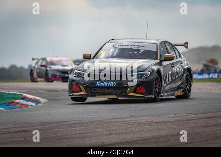 Tom Chilton im BMW 330i M beim BTCC-Event in Thruxton im August 2021 Stockfoto