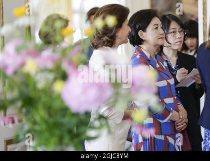 STOCKHOLM 20190615 Schwedens Königin Silvia und Südkoreas First Lady Kim Jung-sook besuchen am 15. Juni 2019 das Museum Prins Eugens Waldemarsudde in Stockholm, Schweden. Das südkoreanische Präsidentenpaar ist für einen zweitägigen Staatsbesuch in Schweden. Foto: Johan Jeppsson / TT / kod 2551 *** BETALBILD *** Stockfoto