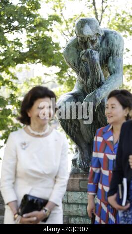 STOCKHOLM 20190615 Schwedens Königin Silvia und Südkoreas First Lady Kim Jung-sook besuchen am 15. Juni 2019 das Museum Prins Eugens Waldemarsudde in Stockholm, Schweden. Das südkoreanische Präsidentenpaar ist für einen zweitägigen Staatsbesuch in Schweden. Foto: Johan Jeppsson / TT / kod 2551 *** BETALBILD *** Stockfoto