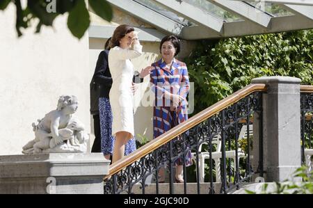 STOCKHOLM 20190615 Schwedens Königin Silvia und Südkoreas First Lady Kim Jung-sook besuchen am 15. Juni 2019 das Museum Prins Eugens Waldemarsudde in Stockholm, Schweden. Das südkoreanische Präsidentenpaar ist für einen zweitägigen Staatsbesuch in Schweden. Foto: Johan Jeppsson / TT / kod 2551 *** BETALBILD *** Stockfoto