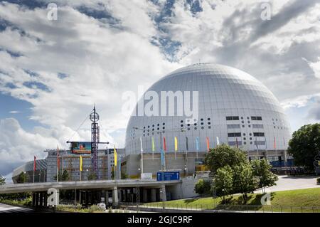 (DATEI) Ein Aktenbild vom 8. Juli 2015 zeigt eine Außenansicht der Ericsson Globe Arena in Stockholm, Schweden. Das Internationale Olympische Komitee (IOC) wird am 24. Juni 2019 in Lausanne, Schweiz, die Gastgeberstadt für die Olympischen Winterspiele 2026 wählen. Die beiden verbleibenden Gastgeberstädte im Wahlprozess sind Stockholm-Are, Schweden, und Mailand-Cortina d'Ampezzo, Italien. Foto: Christine Olsson / TT / Code 10430 Stockfoto