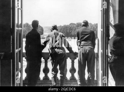 PARIS, FRANKREICH 1940-07-15 Deutsche Soldaten auf einem Balkon des Schlosses Versailles in Frankreich 5. Juli 1940, nach der deutschen Besetzung von Teilen Frankreichs während des Zweiten Weltkriegs. Foto: Ab Text & Bilder / S.A.F.A.R.A. / SVT / Kod: 5600 Stockfoto