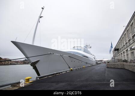 Die Yacht mit dem Namen „YAS“ wird am Mittwoch, den 31. Juli 2019, im Hafen von Göteborg, Schweden, in Schach gesehen. Das Schiff, im Besitz der Emirati Royal Hamdan bin Zayed bin Sultan Al-Nayhan, ist ein ehemaliges holländisches Kriegsschiff, das zu einer Luxusyacht umgebaut wurde. Foto: Thomas Johansson / TT / Kod 9200 Stockfoto