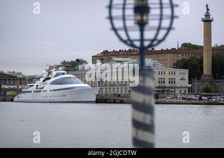 Die Yacht mit dem Namen „YAS“ wird am Mittwoch, den 31. Juli 2019, im Hafen von Göteborg, Schweden, in Schach gesehen. Das Schiff, im Besitz der Emirati Royal Hamdan bin Zayed bin Sultan Al-Nayhan, ist ein ehemaliges holländisches Kriegsschiff, das zu einer Luxusyacht umgebaut wurde. Foto: Thomas Johansson / TT / Kod 9200 Stockfoto