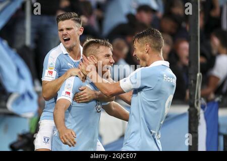 Malmos Rasmus Bengtsson (C) feiert am 01. August 2019 mit den Teamkollegen Marcus Antonsson (L) und Markus Rosenberg das 3-2-Tor während der zweiten Qualifikationsrunde der UEFA Europa League, dem Fußballspiel der zweiten Etappe zwischen Malmo FF und NK Domzale (Slowenien) im Swedbank Stadium in Malmo, Schweden. Foto: Andreas Hillergren / TT / kod 10600 Stockfoto