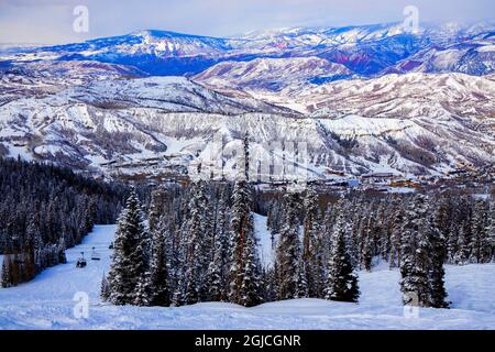 Blick von der Spitze des Snowmass Ski Resorts im Winter Stockfoto