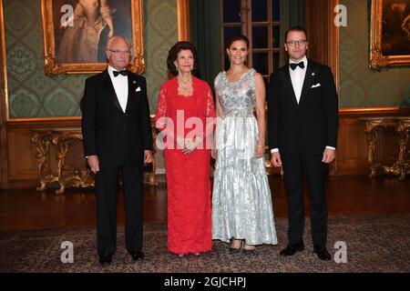 STOCKHOLM 20190920 König Carl Gustaf, Königin Silvia, Kronprinzessin Victoria und Prinz Daniel begrüßen die Gäste zum Schweden Dinner 2019 im Stockholmer Schloss.Foto Fredrik Sandberg / TT kod 10080 Stockfoto