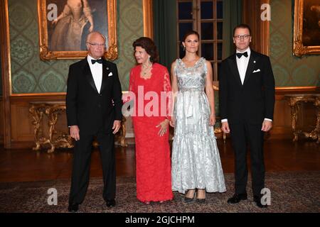 STOCKHOLM 20190920 König Carl Gustaf, Königin Silvia, Kronprinzessin Victoria und Prinz Daniel begrüßen die Gäste zum Schweden Dinner 2019 im Stockholmer Schloss.Foto Fredrik Sandberg / TT kod 10080 Stockfoto