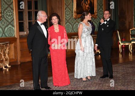 STOCKHOLM 20190920 König Carl Gustaf, Königin Silvia, Kronprinzessin Victoria und Prinz Daniel begrüßen die Gäste zum Schweden Dinner 2019 im Stockholmer Schloss.Foto Fredrik Sandberg / TT kod 10080 Stockfoto