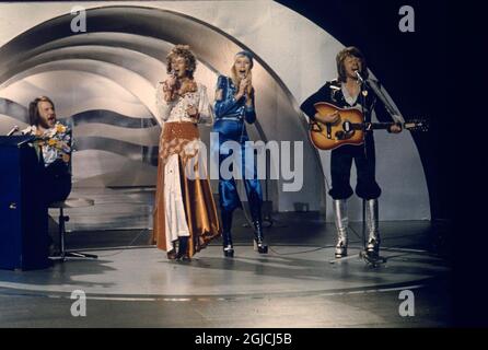 Das am 9. Februar 1974 in einem Studio in Stockholm aufgenommene Bild zeigt die schwedische Popgruppe Abba mit ihren Mitgliedern (L-R) Benny Andersson, Anni-Frid Lyngstad, Agnetha Faltskog und Bjorn Ulvaeus während der schwedischen Qualifikation für den Eurovision Song Contest in Brighton, Großbritannien. Schwedens legendäre Diskogruppe ABBA gab am 27. April 2018 bekannt, dass sie sich 35 Jahre nach ihrer letzten Single wieder zusammengeschlossen haben, um zwei neue Songs aufzunehmen. Das Quartett spaltete sich 1982 auf, nachdem es mehr als ein Jahrzehnt lang die Disco-Szene mit Hits wie 'Waterloo', 'Dancing Queen', 'Mamma Mia' und 'Super Trouper' dominiert hatte. Stockfoto