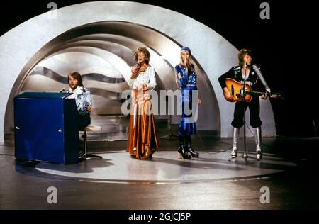 Das am 9. Februar 1974 in einem Studio in Stockholm aufgenommene Bild zeigt die schwedische Popgruppe Abba mit ihren Mitgliedern (L-R) Benny Andersson, Anni-Frid Lyngstad, Agnetha Faltskog und Bjorn Ulvaeus während der schwedischen Qualifikation für den Eurovision Song Contest in Brighton, Großbritannien. Schwedens legendäre Diskogruppe ABBA gab am 27. April 2018 bekannt, dass sie sich 35 Jahre nach ihrer letzten Single wieder zusammengeschlossen haben, um zwei neue Songs aufzunehmen. Das Quartett spaltete sich 1982 auf, nachdem es mehr als ein Jahrzehnt lang die Disco-Szene mit Hits wie 'Waterloo', 'Dancing Queen', 'Mamma Mia' und 'Super Trouper' dominiert hatte. Stockfoto