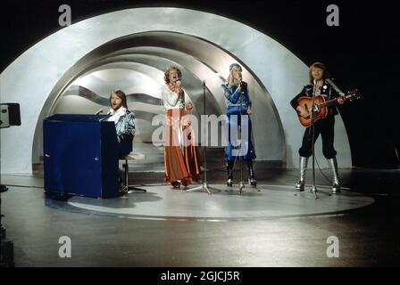 Das am 9. Februar 1974 in einem Studio in Stockholm aufgenommene Bild zeigt die schwedische Popgruppe Abba mit ihren Mitgliedern (L-R) Benny Andersson, Anni-Frid Lyngstad, Agnetha Faltskog und Bjorn Ulvaeus während der schwedischen Qualifikation für den Eurovision Song Contest in Brighton, Großbritannien. Schwedens legendäre Diskogruppe ABBA gab am 27. April 2018 bekannt, dass sie sich 35 Jahre nach ihrer letzten Single wieder zusammengeschlossen haben, um zwei neue Songs aufzunehmen. Das Quartett spaltete sich 1982 auf, nachdem es mehr als ein Jahrzehnt lang die Disco-Szene mit Hits wie 'Waterloo', 'Dancing Queen', 'Mamma Mia' und 'Super Trouper' dominiert hatte. Stockfoto