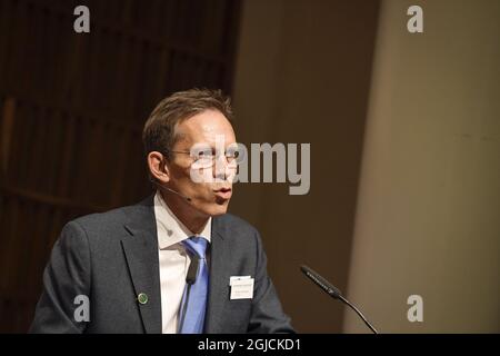 Thomas Perlmann, Generalsekretär des Nobelkomitees, überreicht die Nobelpreisträger des diesjährigen Nobelpreises für Medizin am 07. Oktober 2019 auf einer Pressekonferenz in Stockholm, Schweden. Der Nobelpreis für Medizin geht an Gregg L. Semenza, Sir Peter J. Ratcliffe und William G. Kaelin Jr. Foto: Pontus Lundahl / TT / Code 10050 Stockfoto