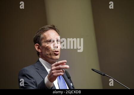 Thomas Perlmann, Generalsekretär des Nobelkomitees, überreicht die Nobelpreisträger des diesjährigen Nobelpreises für Medizin am 07. Oktober 2019 auf einer Pressekonferenz in Stockholm, Schweden. Der Nobelpreis für Medizin geht an Gregg L. Semenza, Sir Peter J. Ratcliffe und William G. Kaelin Jr. Foto: Pontus Lundahl / TT / Code 10050 Stockfoto