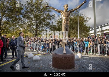 MalmÃ– 2019-10-08 der schwedische Fußballspieler Zlatan Ibrahimovic bei der Enthüllung einer riesigen Statue von ihm in seiner Geburtsstadt Malmo. Enthüllung der Zlatan Ibrahimovic Statue, Malmö, Schweden. Foto: Krister Hansson 2019-10-08 (c) HANSSON KRISTER / Aftonbladet / TT * * * EXPRESSEN AUS * * * AFTONBLADET / 3950 Stockfoto