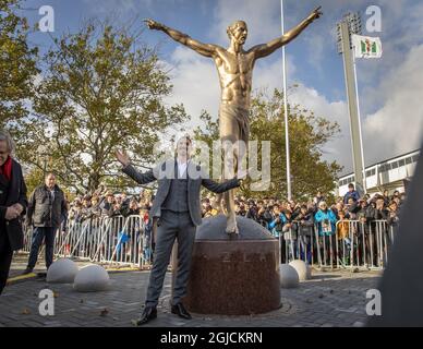 MalmÃ– 2019-10-08 der schwedische Fußballspieler Zlatan Ibrahimovic bei der Enthüllung einer riesigen Statue von ihm in seiner Geburtsstadt Malmo. Enthüllung der Zlatan Ibrahimovic Statue, Malmö, Schweden. Foto: Krister Hansson 2019-10-08 (c) HANSSON KRISTER / Aftonbladet / TT * * * EXPRESSEN AUS * * * AFTONBLADET / 3950 Stockfoto