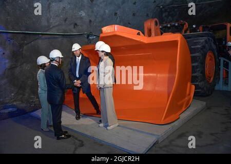 Elke Büdenbender, Bundespräsident Frank-Walter Steinmeier, Königin Silvia und König Carl Gustaf kommen zusammen mit LKAB-CEO Jan Mostrom (in der Mitte abgebildet) zu einem Mittagessen bei einer Tour durch die Kiruna-Mine in Kiruna Schweden am 09. September 2021 an. Der deutsche Bundespräsident ist zu einem dreitägigen Staatsbesuch in Schweden. Foto: Anders Wiklund / TT-Code 10040 Stockfoto